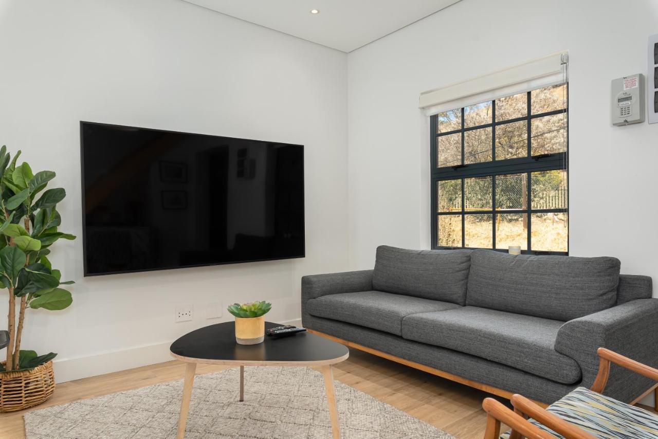 Loader 49b Apartment *